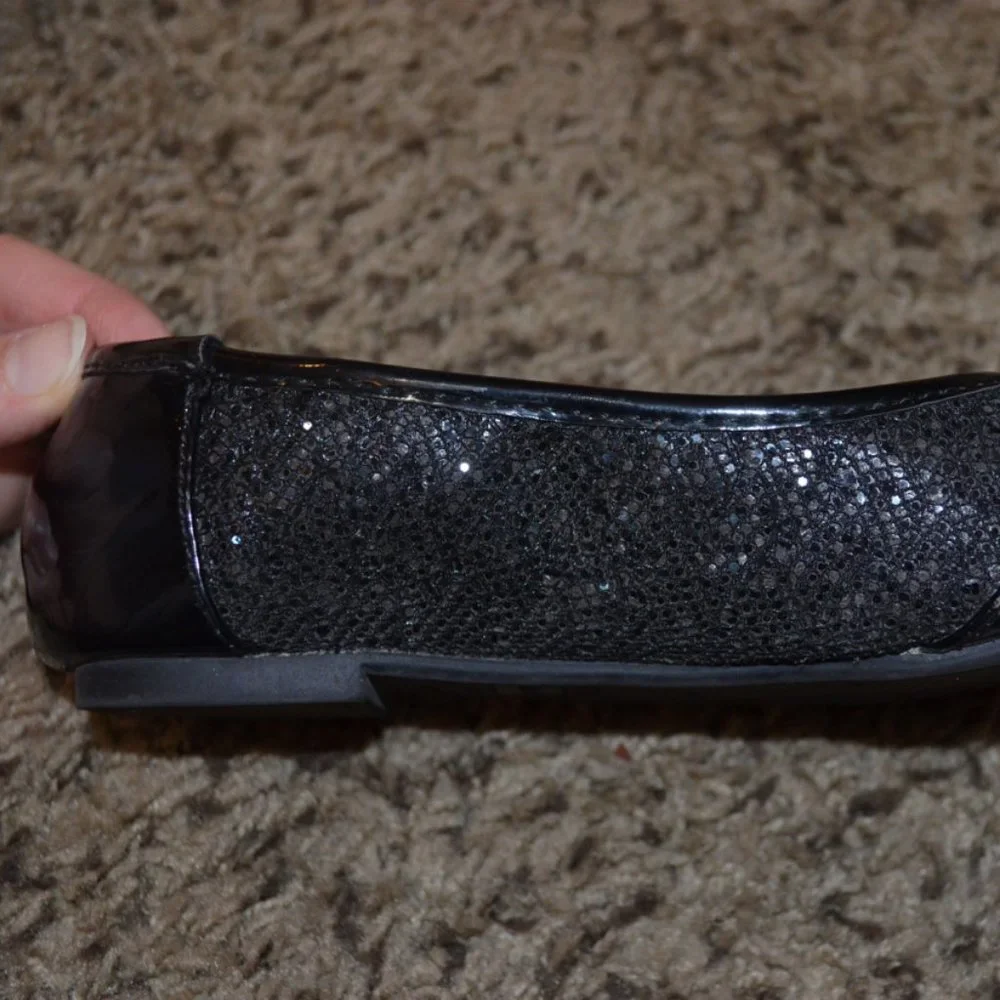 AMERICAN EAGLE TM Black Patent Leather Bows Skid Resistant Shoes Girls 1.5